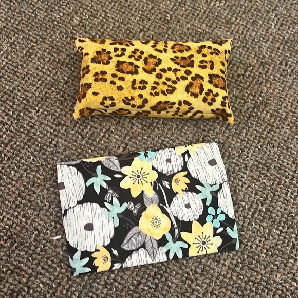 Leopard Print and Floral Pattern Wallet/Tissue Set - Picture 4 of 5
